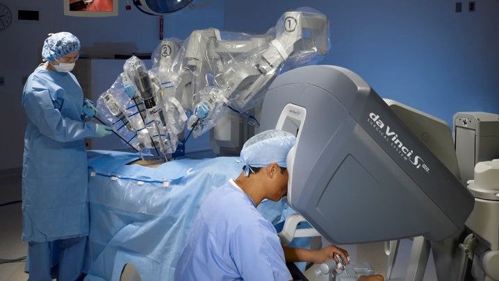 הניתוחים הרובוטיים כובשים את עולם הרפואה- רובוט דה וינצ'י Da Vinci surgery