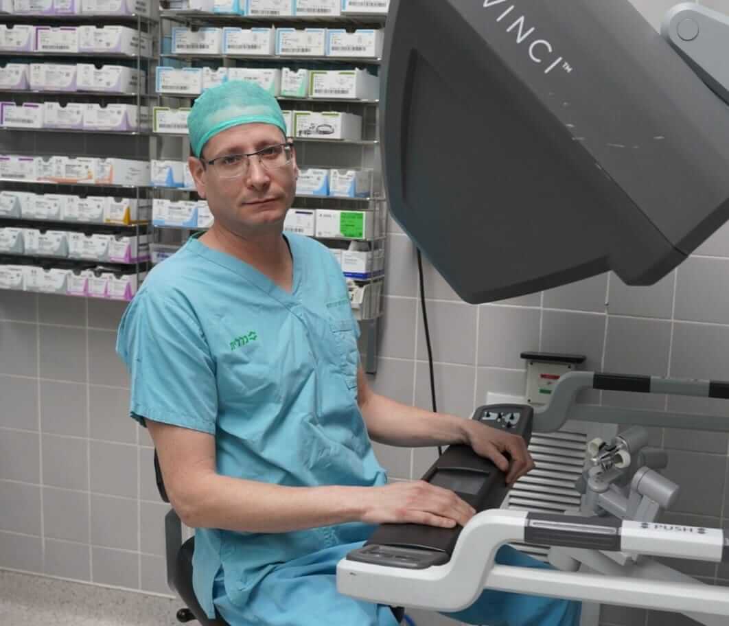 פרופ' שי גולן מנהל המערך האורולוגי בבלינסון