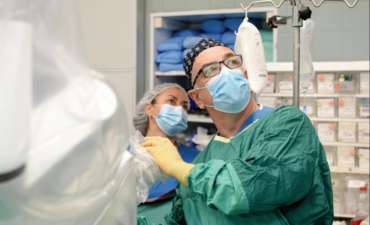 היסטוריה: רובוט דה וינצ'י ביצע ניתוח ראשון בביה"ח קפלן