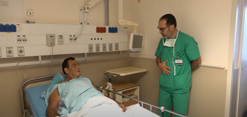 ד"ר דוד חזן ואמנון- ניתוח לשחזור דופן בטן בעקבות בקע עם רובוט דה וינצי